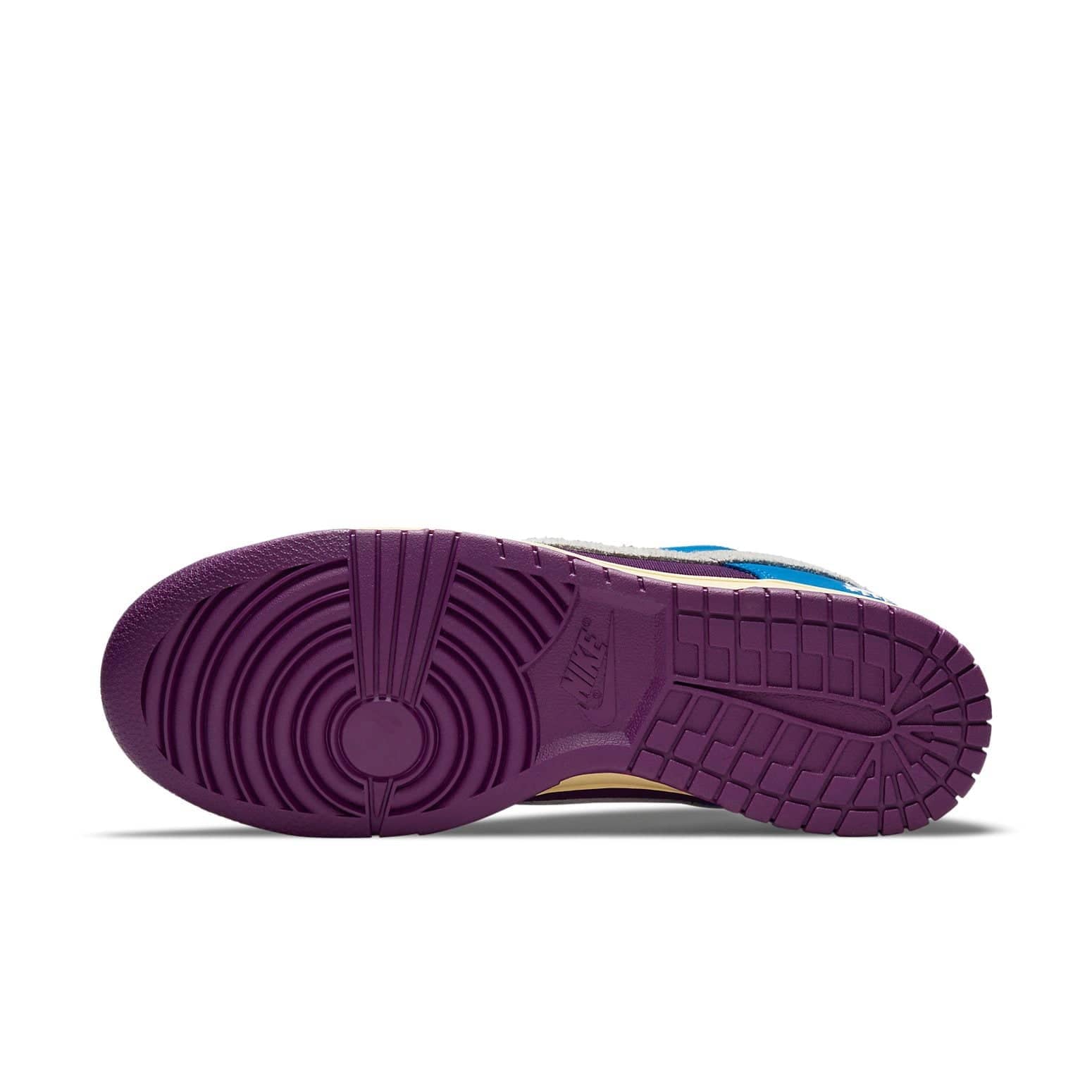 Nike x Undefeated Dunk Low SP '5 On It'
