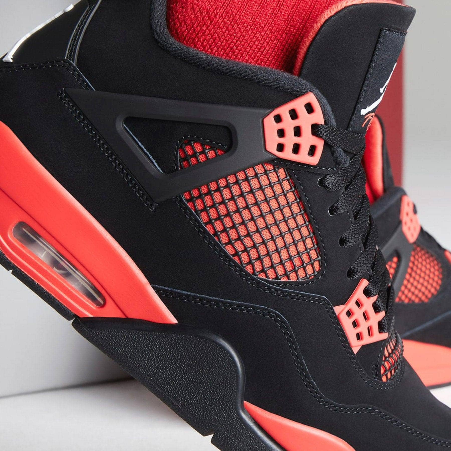 Jordan 4 Retro ‘Red Thunder’
