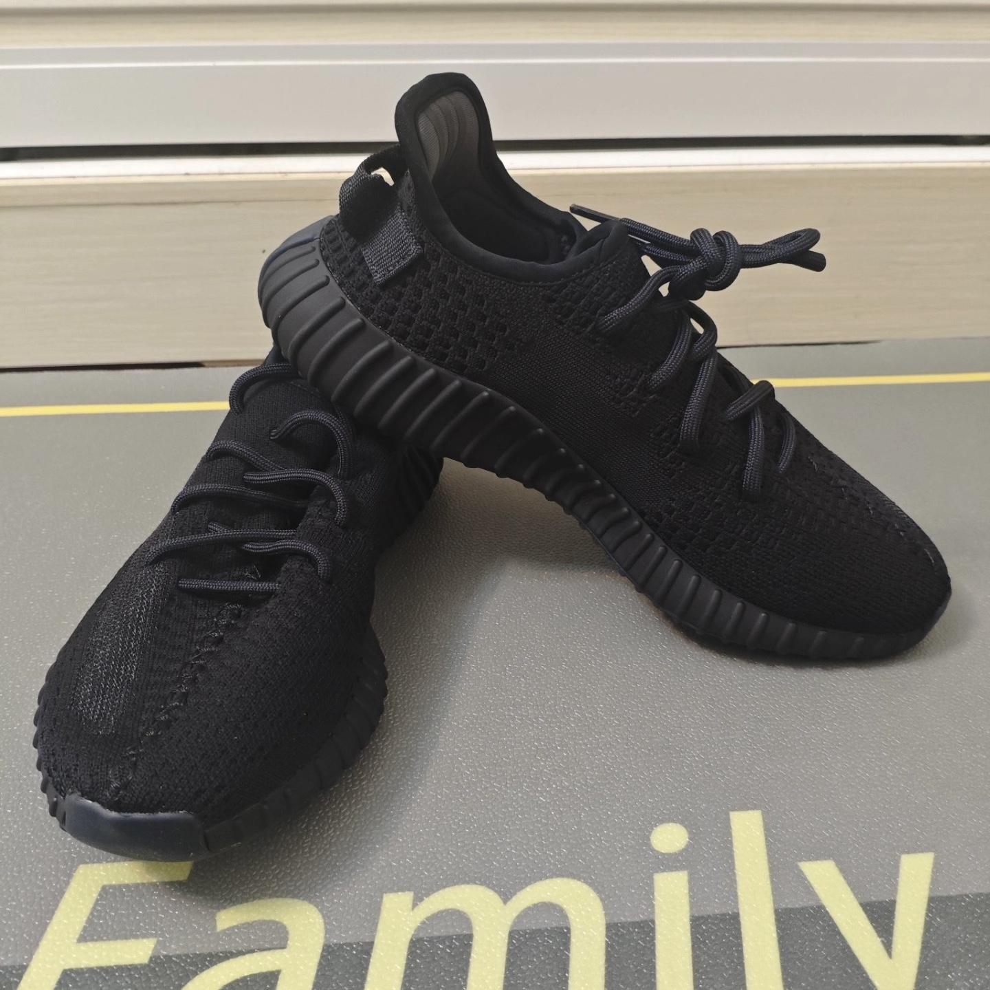 Yeezy Boost 350 V2 Onyx HQ4540
